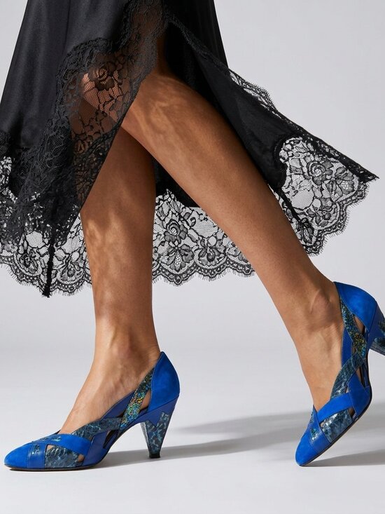 Gibal Boutique Shoes - Heels Size 9 Blue Snakeskin Vintage Python Cut Out 80s Italy Pointed Toe Pumps